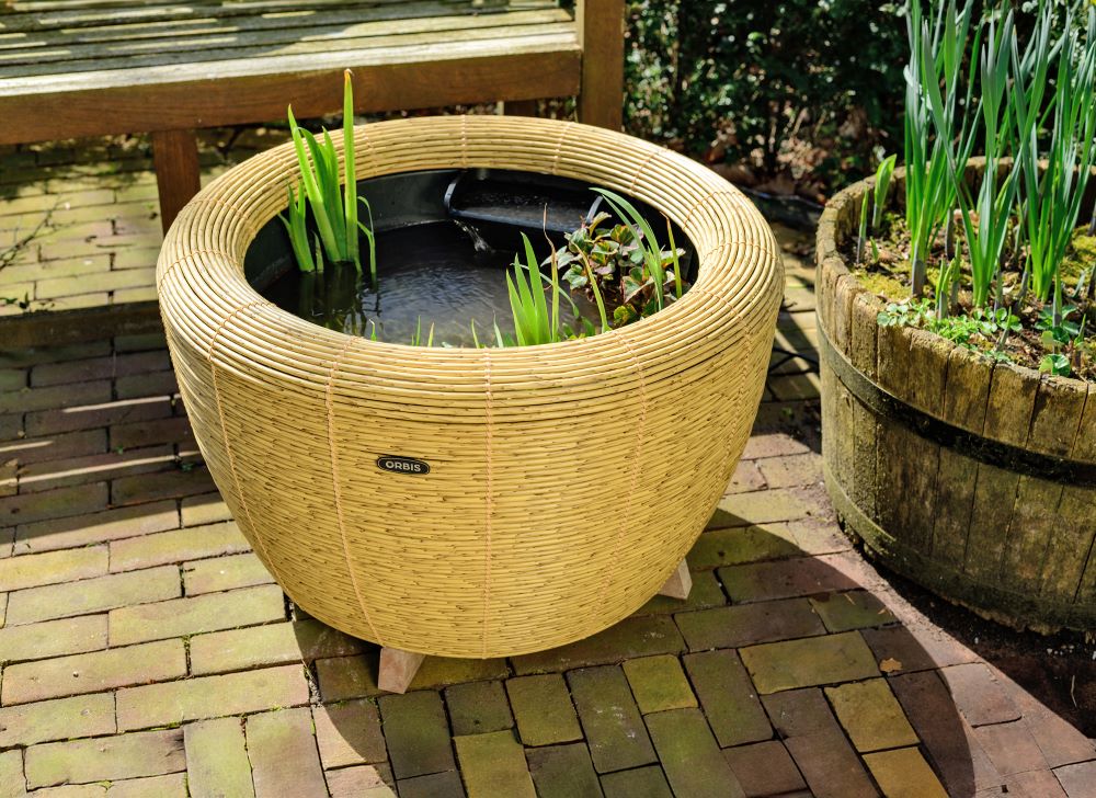 Miniteich Orbis mit Wasserfallpumpe und Pflanzkorb, natural